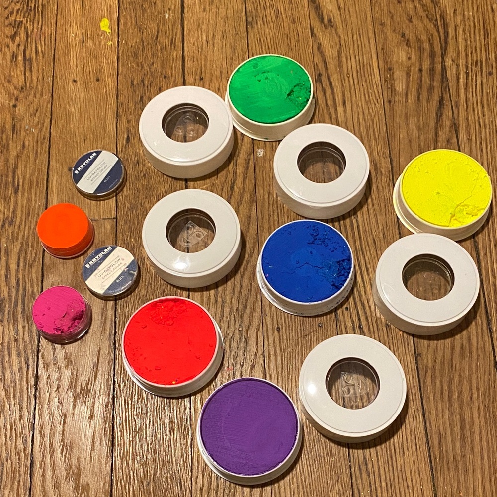 Kryolan uv dayglow face paint set as imaged all colors